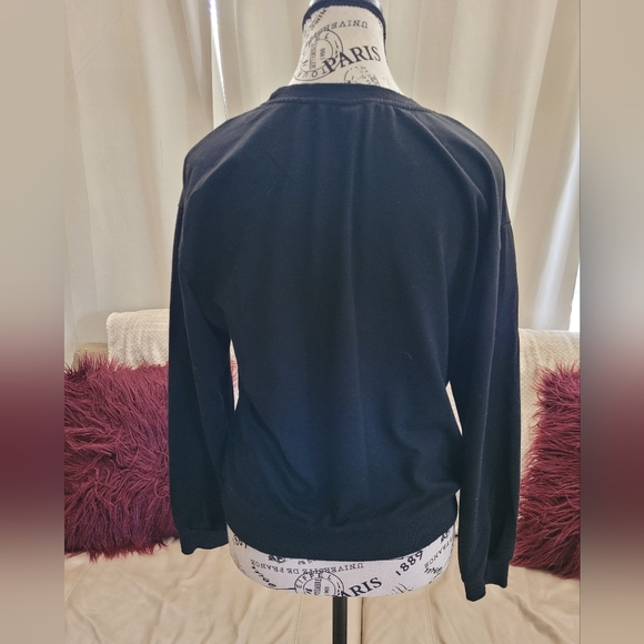 Womans crewneck sweatshirt. Size medium. - Picture 2 of 3